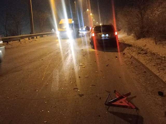 Московский тракт в Чите сковала наледь