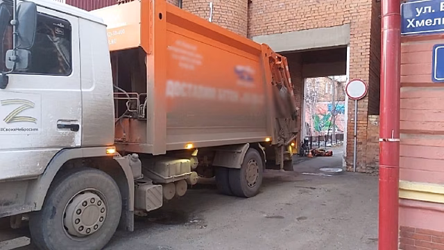 Под колесами мусоровоза в Иркутске погиб инвалид-колясочник: комментарий регоператора