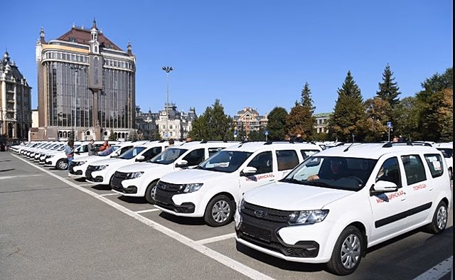 Центральные районные больницы Татарстана получили 60 новых автомобилей