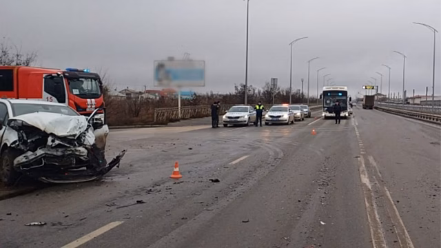 В Волгограде столкнулись три автомобиля