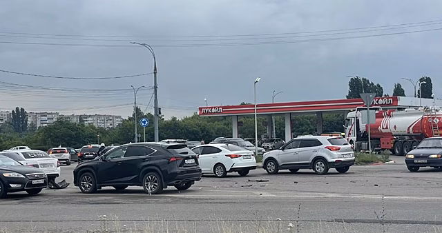 На АЗС Липецка очередей практически нет