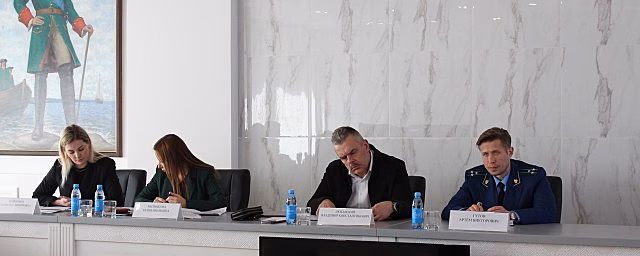 Глава Петрозаводска рассказал, когда улицы города уберут от весеннего смёта