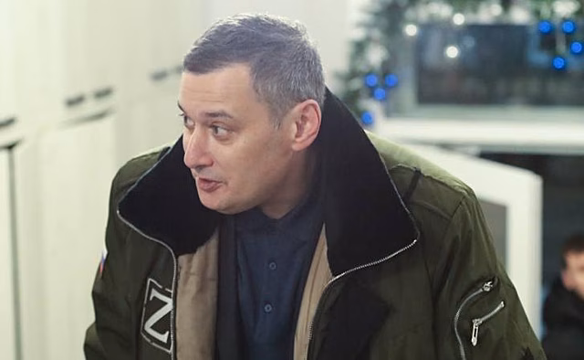 Врио губернатора Курской области осмотрел поврежденные обстрелами дома