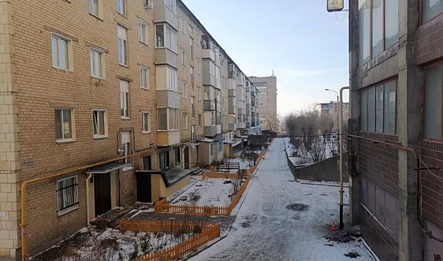 Под Волгоградом ищут водителя, врезавшегося в трубу газопровода у дома