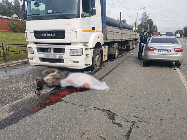 В Ижевске водитель мотоцикла скончался под колёсами «КАМАЗа»