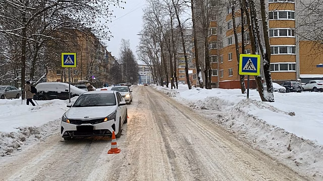 Пожилую женщину увезли в больницу с травмами после ДТП в Вологде
