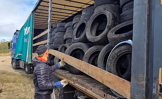 В Воронеж на переработку направили первую партию старых шин, собранных у курян
