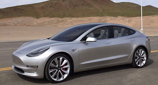 Tesla Model 3 впервые заметили в камуфляже на дорогах Индии