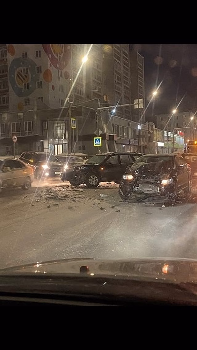 ДТП на перекрестке Профсоюзной и Казанской парализовало движение на въезде в город