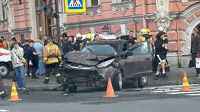 Шесть человек пострадали в ДТП на Невском проспекте
