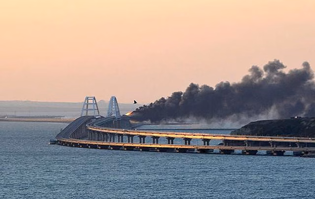 Правительство поручило завершить ремонт Крымского моста до июля 2023 года
