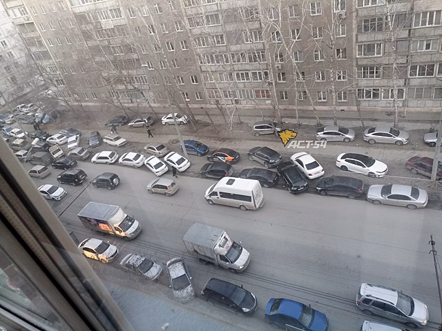 В Новосибирске 21 апреля в районе мечети на Красина произошел транспортный коллапс