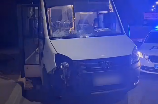 Маршрутчик сбил двух школьников в Аксае