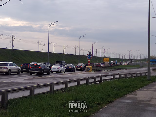 Пробки сковали Борский мост