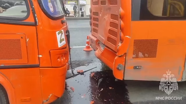 Три человека пострадали в ДТП с автобусами на проспекте Бусыгина