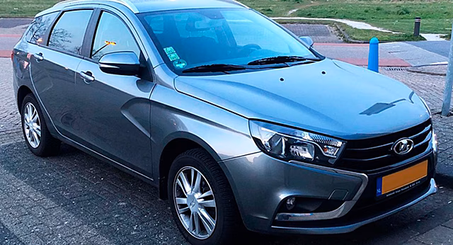 В Сети опубликовали снимок Lada Vesta SW, являющейся в Нидерландах большой редкостью