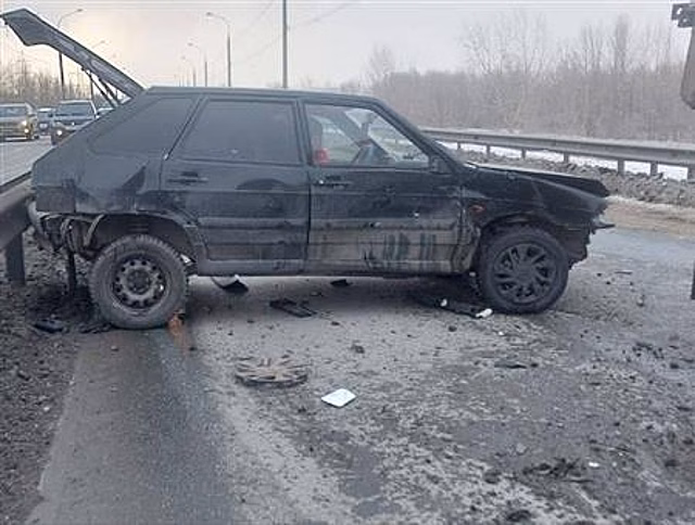 ДТП с легковушкой и КамАЗом произошло на Южном шоссе в Самаре