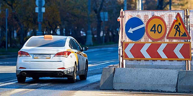 Движение на трёх участках района Новогиреева ограничено — ЦОДД
