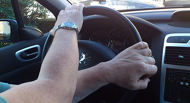 Почему на современных автомобилях с ГУР нельзя выкручивать руль до упора