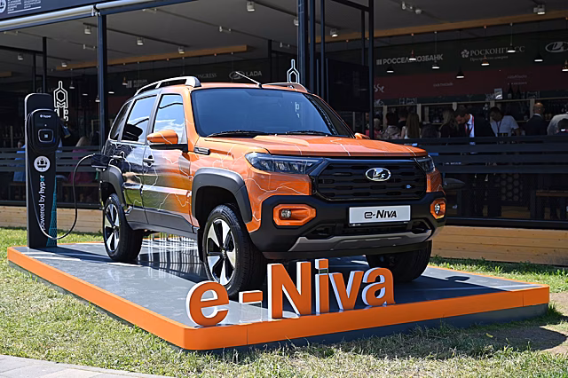 Электрическая Lada e-Niva Travel дебютировала на полях ПМЭФ в статусе концепта