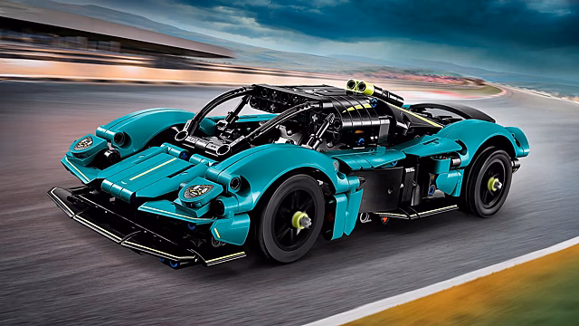 Гиперкар Aston Martin Valkyrie стал конструктором Lego
