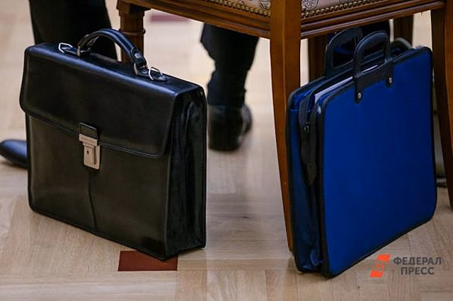 Доцента УралГУФКа обвиняют в получении взятки