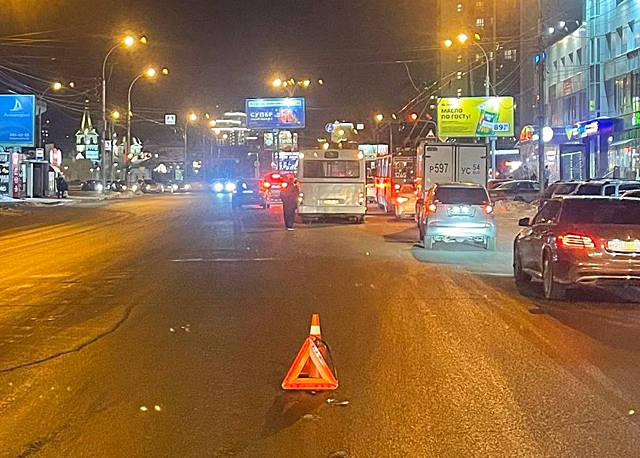 В Новосибирске женщина погибла после ДТП с автобусом