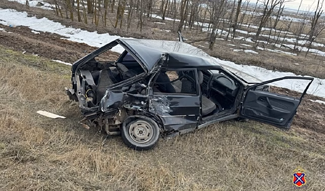 В ДТП с иномаркой в Волгоградской области погиб водитель ВАЗа