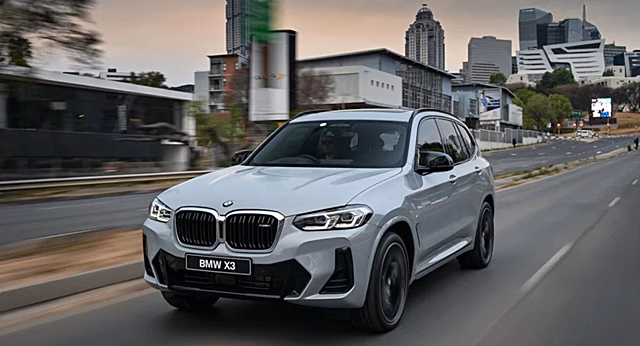 Компания BMW официально представила кроссовер X3 M40i 2022 года