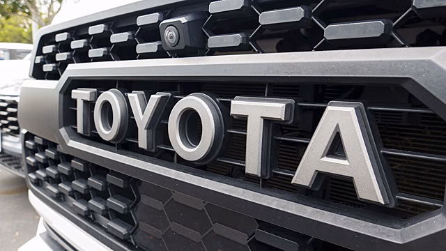 Toyota зарегистрировала в России свою эмблему. Японский автогигант возвращается?