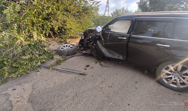 Двое подростков пострадали в ДТП с Infiniti под Волгоградом