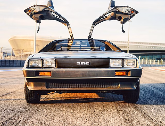 В Краснодаре выставлен на продажу культовый автомобиль DeLorean DMC-12