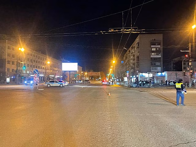 Два человека погибли в ночной аварии на Красном проспекте в Новосибирске
