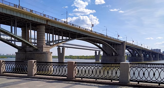 Чугунные перила Октябрьского моста в Новосибирске воссоздадут по историческим образцам