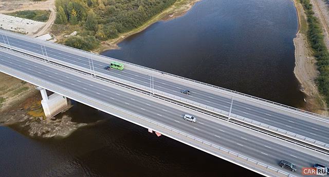 В Америке водитель лишился автомобиля во время переправки через реку