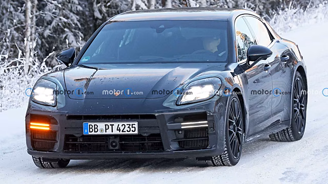 Porsche тестирует новую Panamera с необычными колесами