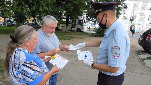 Кировские бабушки и дедушки изготовили для себя и своей семьи светоотражающие фигурки