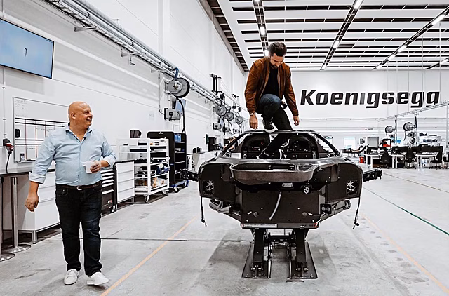Кристиан фон Кёнигсегг устроил экскурсию по заводу Koenigsegg