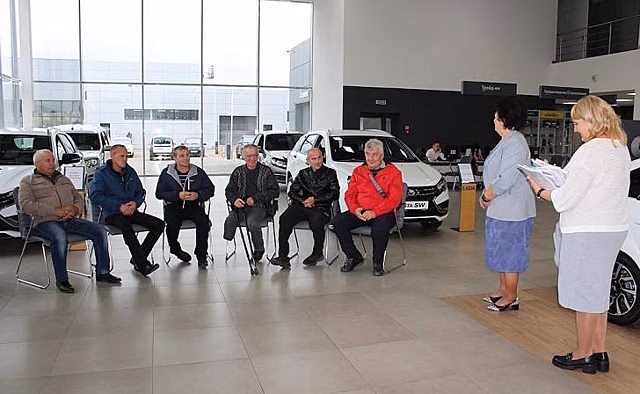 Семеро курян получили новые автомобили Lada Granta от СФР по Курской области