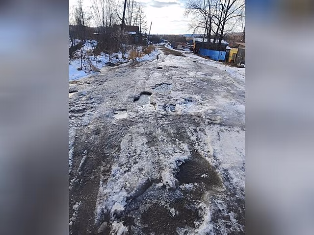 Улица в Могоче превратилась в каток