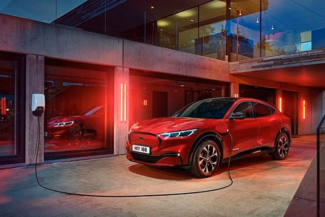 Гендиректор Ford: грядет эра недорогих электромобилей