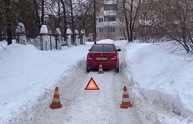 Автомобиль сбил девушку с годовалым ребенком в Дзержинске