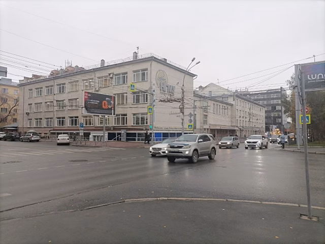 Из-за ремонта теплотрасс в Новосибирске перекрыли большой участок дороги