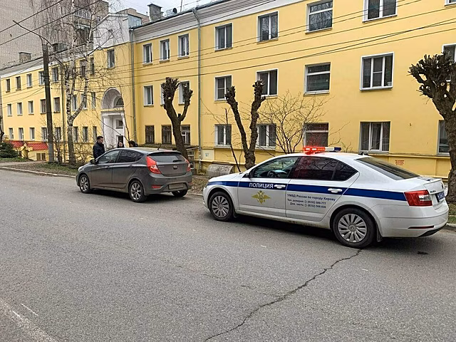 Должник на «Хёндае» попал в «Паутину»