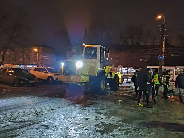 "Будем работать в непрерывном режиме, пока все последствия стихии не будут устранены": глава Самары - о задачах городских служб после ледяного дождя