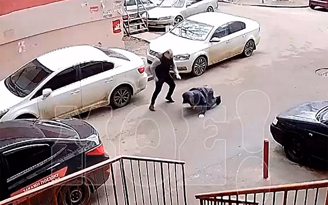 В российском городе таксист избил пешехода