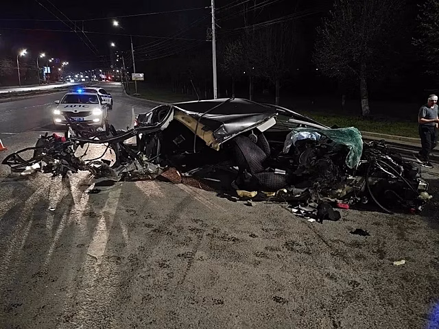 Пьяный водитель и его пассажир чудом выжили в аварии в Ижевске
