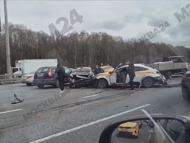 ДТП с участием нескольких автомобилей произошло на Киевском шоссе