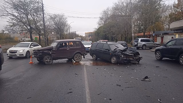 Два человека получили травмы при ДТП в Вологде