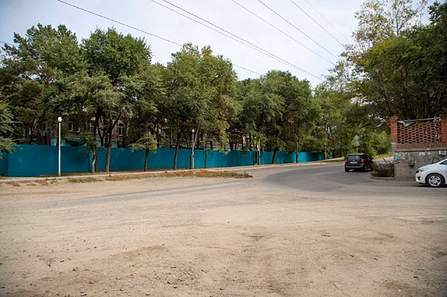 В Благовещенске жители КПП не могут добиться установки пешеходного перехода возле школы